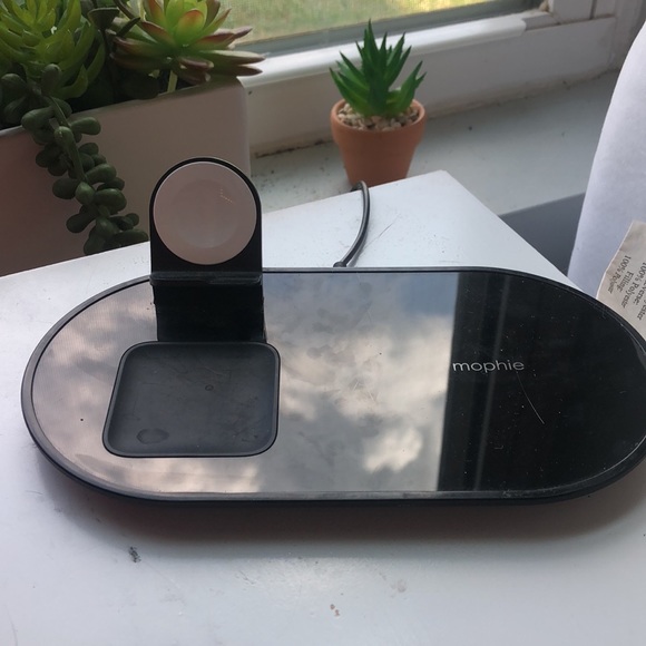 Mophie charging dock!! - Picture 4 of 4
